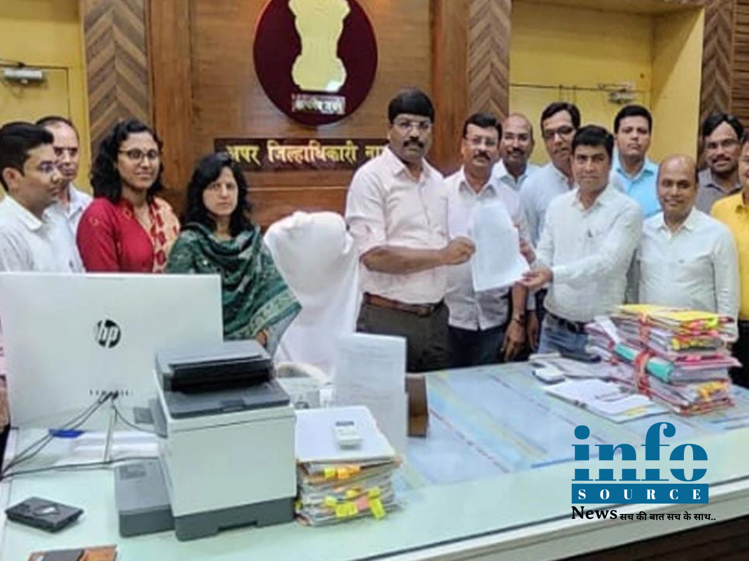 Nagpur News: तहसीलदारों ने कलेक्टर को सोपे ज्ञापन की "majhi ladli behna yojana" पर महिला एवं बाल कल्याण विभाग को दे कार्य info source news